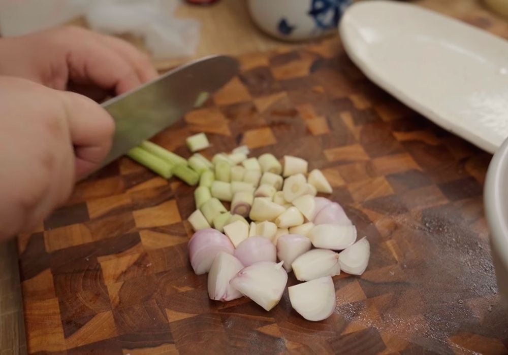 Sơ chế hành, tỏi, sả