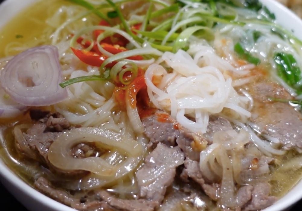 Phở bò tái lăn