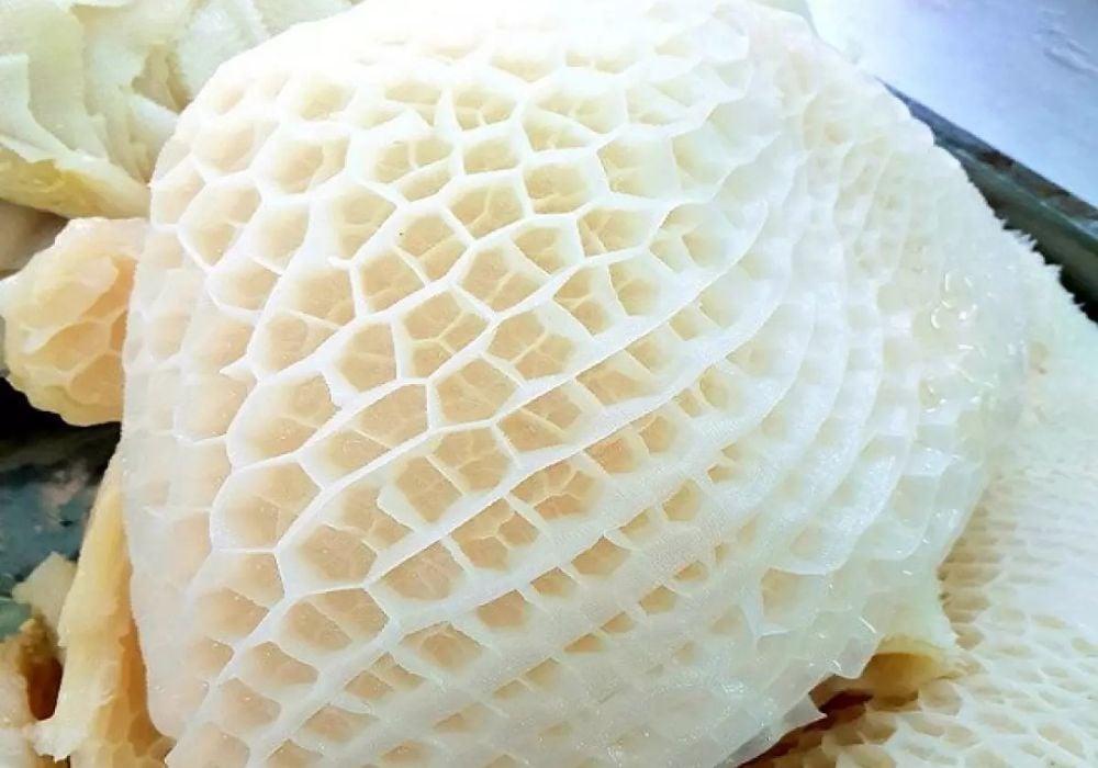 Để làm sách bò xào lăn ngon, bước chọn nguyên liệu rất quan trọng