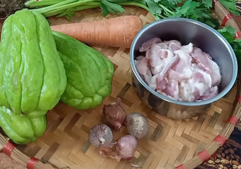 Nguyên liệu làm su su xào thịt ba rọi