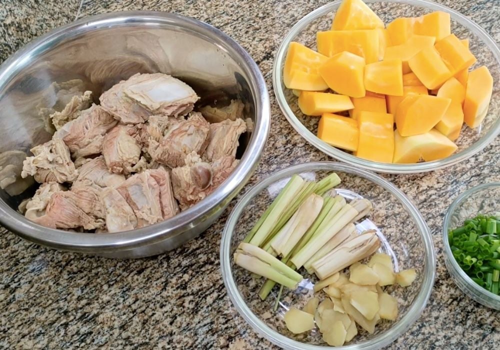 Nguyên liệu làm sườn bò hầm đu đủ