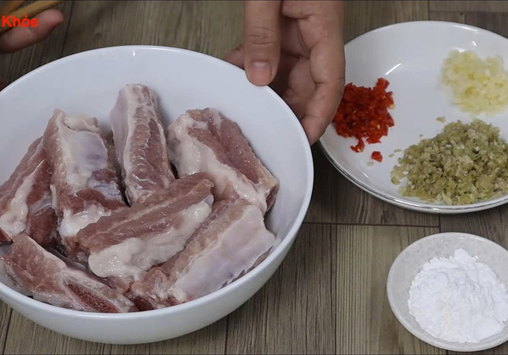 Nguyên liệu àm sườn chiên muối ớt