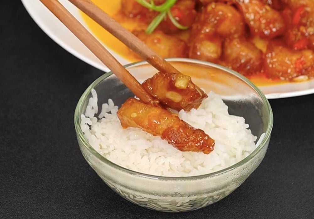 Thịt ba chỉ rim mặn ngọt có thể bảo quản trong tủ lạnh 2 - 3 ngày