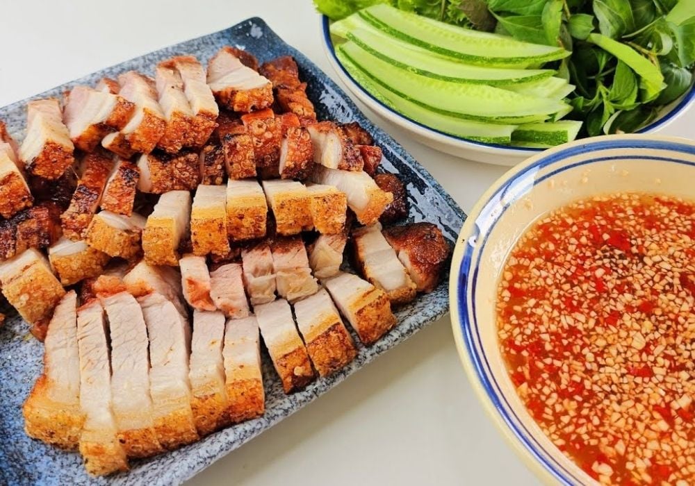 Món thịt ba rọi chiên muối da giòn có thể bảo quản trong tủ lạnh 2 - 3 ngày