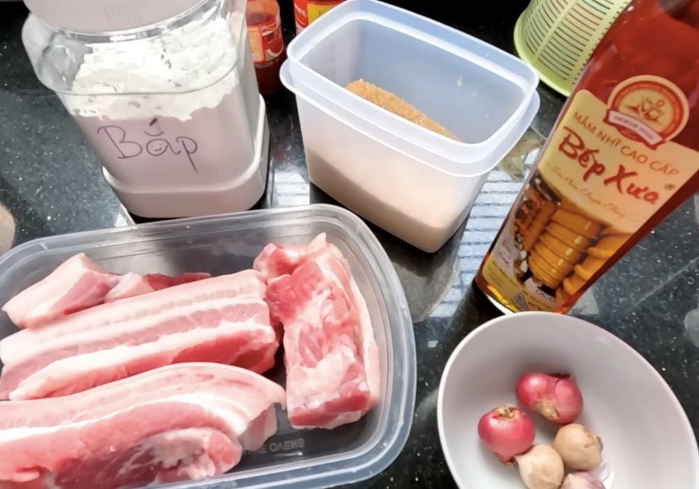 Nguyên liệu làm ba rọi chiên nước mắm