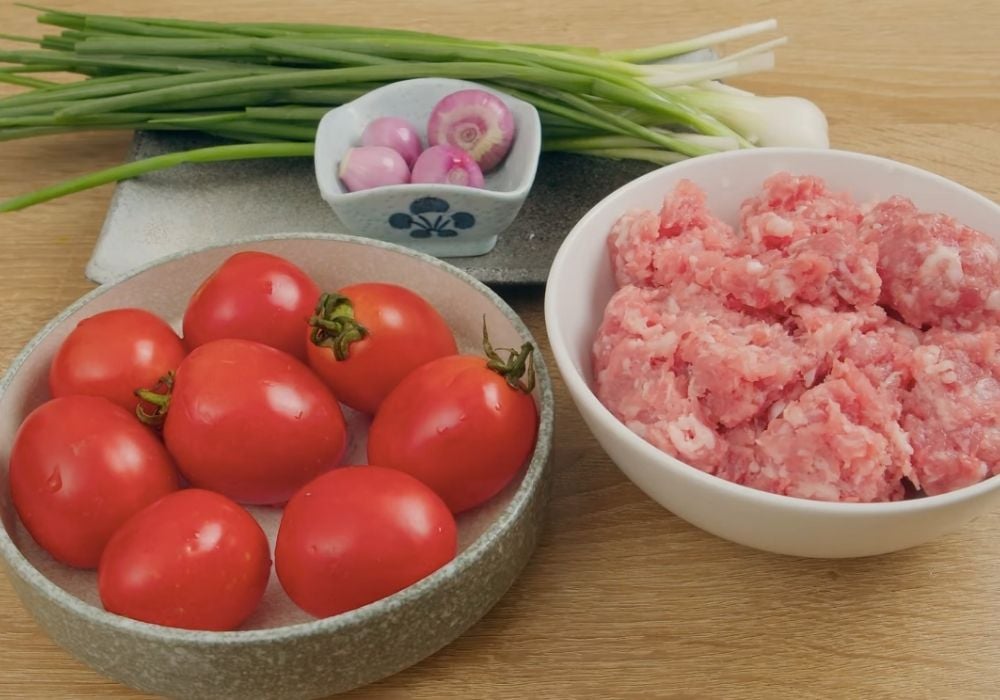 Nguyên liệu làm thịt băm xào cà chua