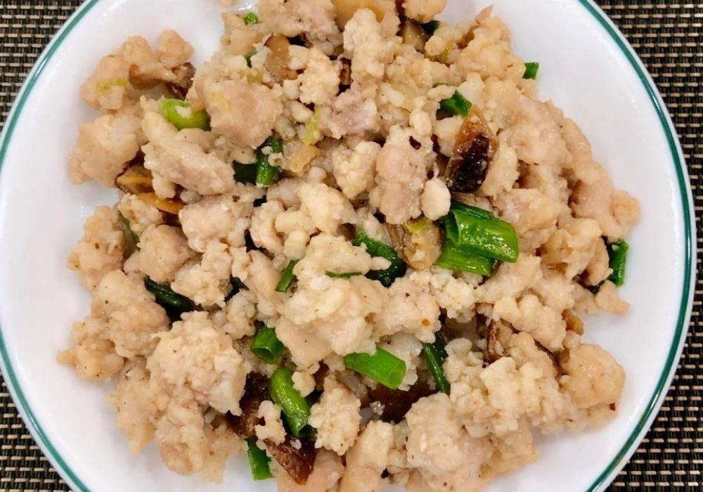 Thịt băm xào nấm hương khô