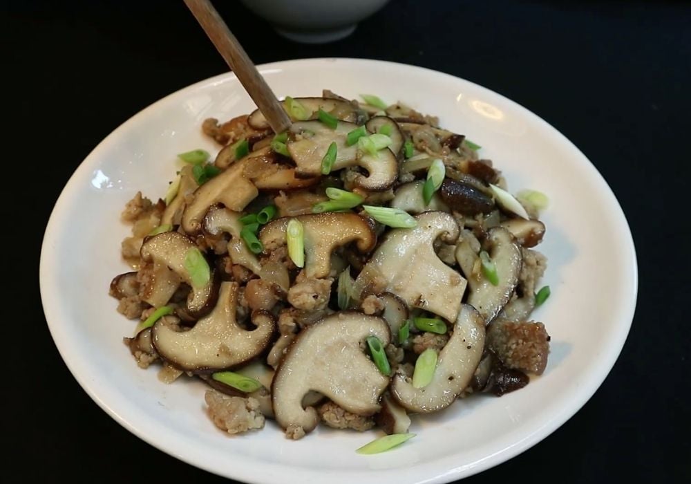 Thịt băm xào nấm hương tươi