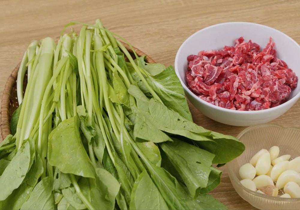 Nguyên liệu làm thịt bò xào cải ngọt