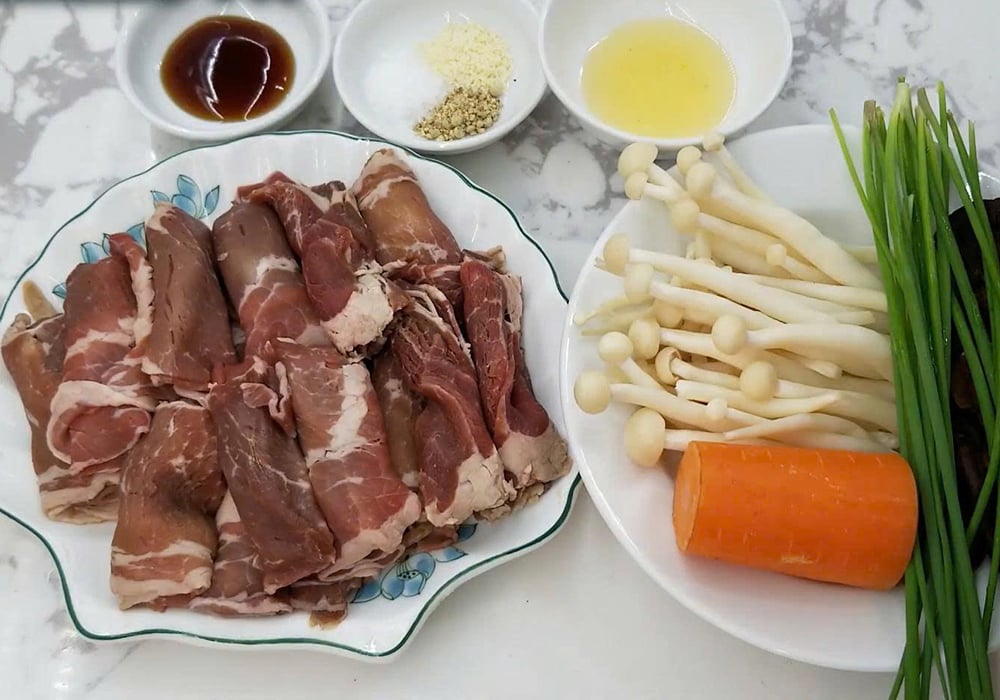 Nguyên liệu làm thịt bò xào nấm hải sản