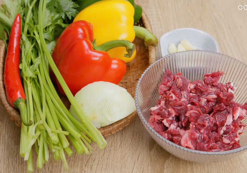 Nguyên liệu làm thịt bò xào ớt chuông