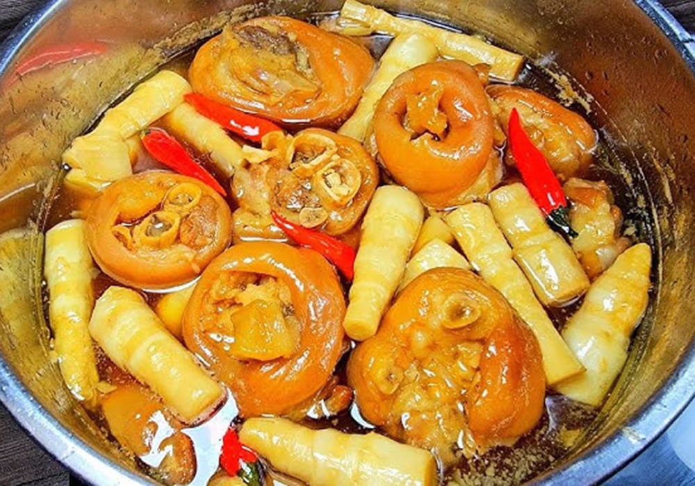 Chân giò kho măng