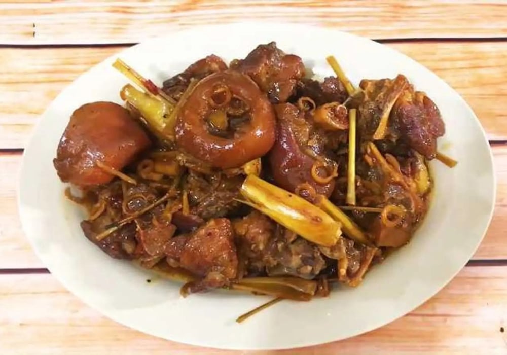 Chân giò kho riềng