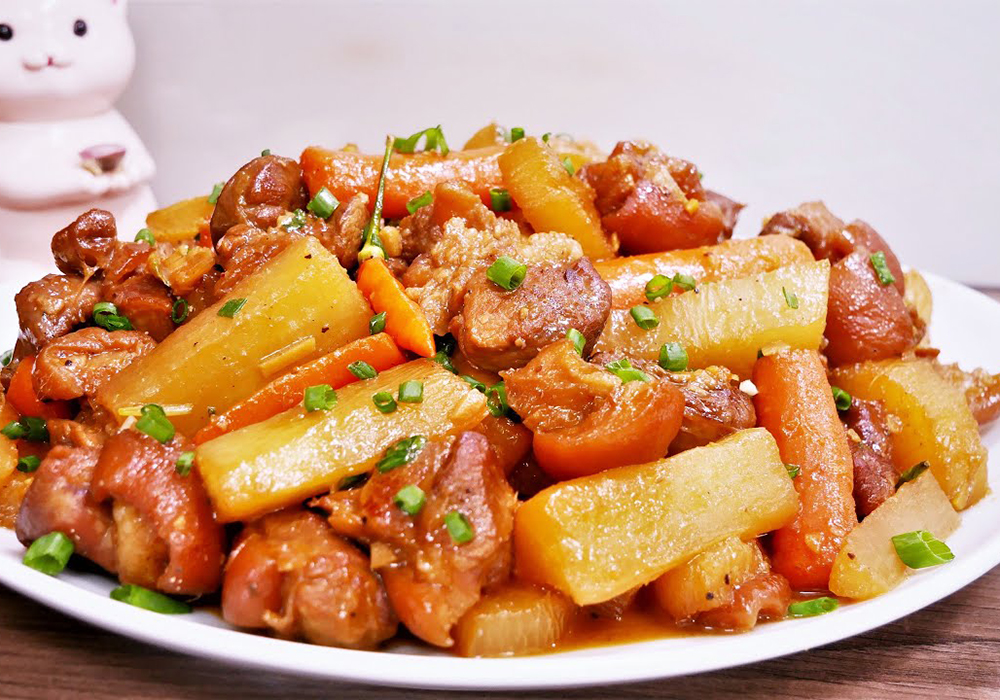 Chân giò kho củ cải