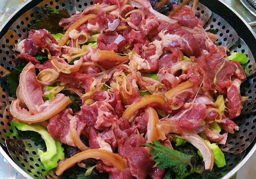 Thịt dê hấp tía tô