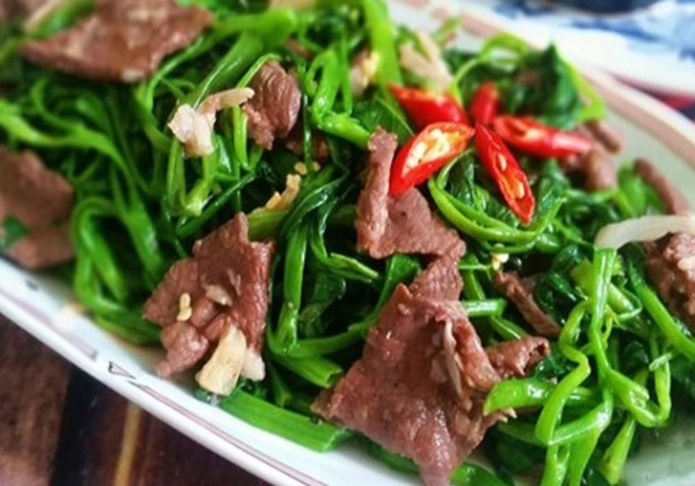 Rau muống xào thịt dê