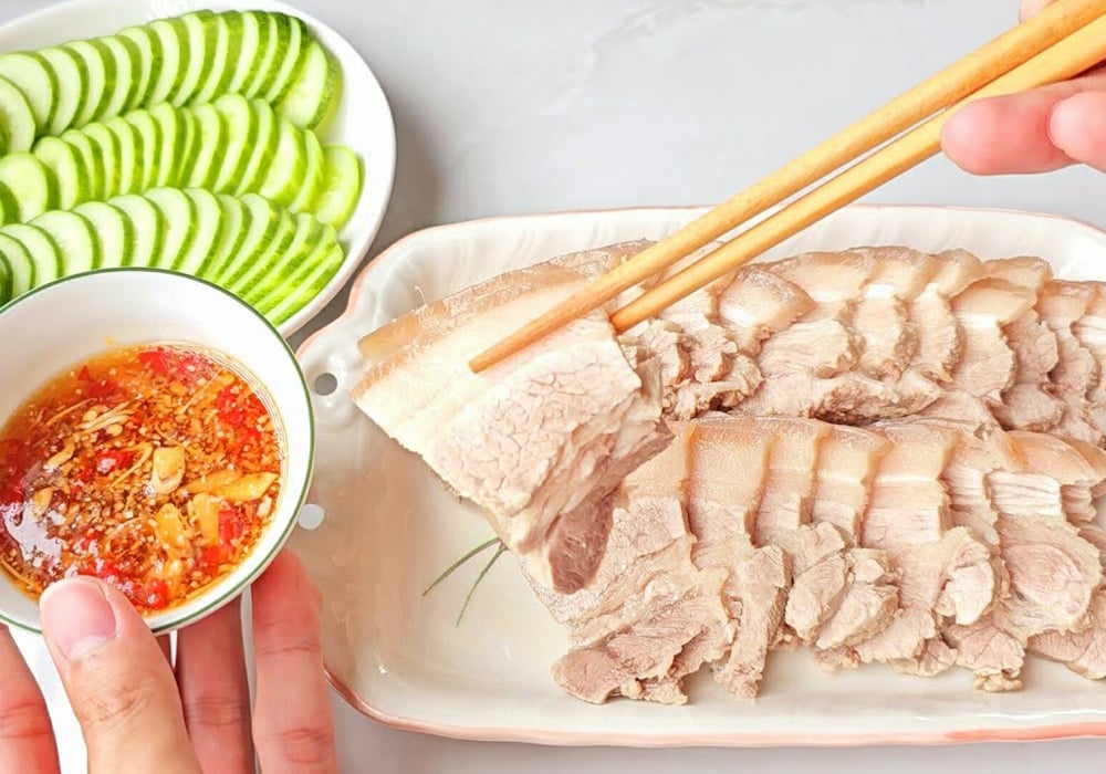 Thịt heo hấp nước dừa