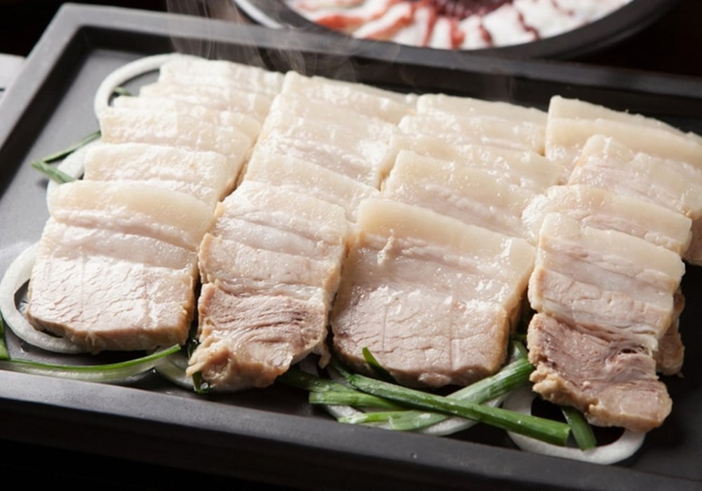 Thịt heo hấp nước dừa