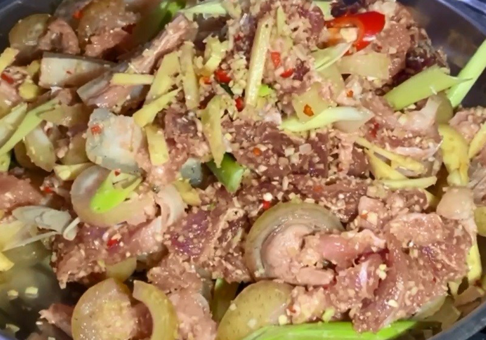 Heo rừng hấp sả gừng