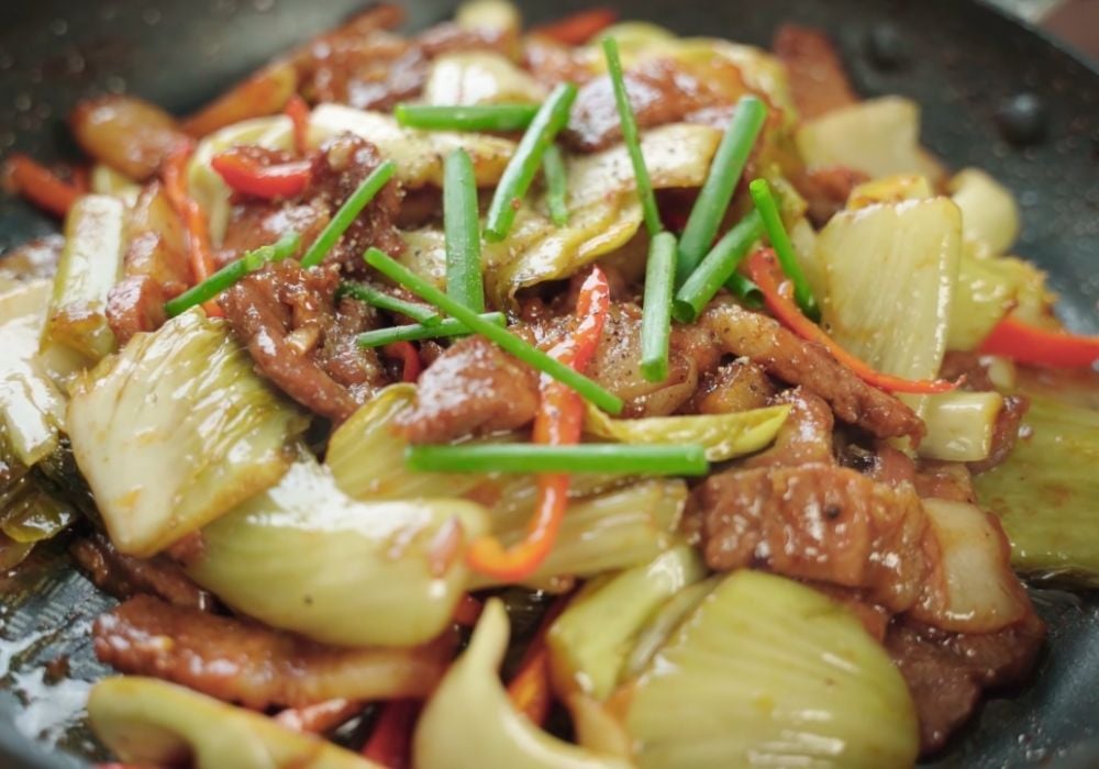 Thịt heo xào cải chua
