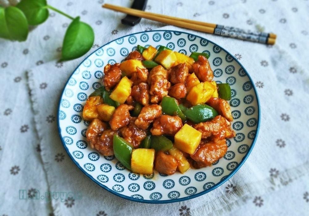 Thịt heo xào dứa có thể bảo quản trong ngăn mát tủ lạnh và dùng trong 1 - 2 ngày