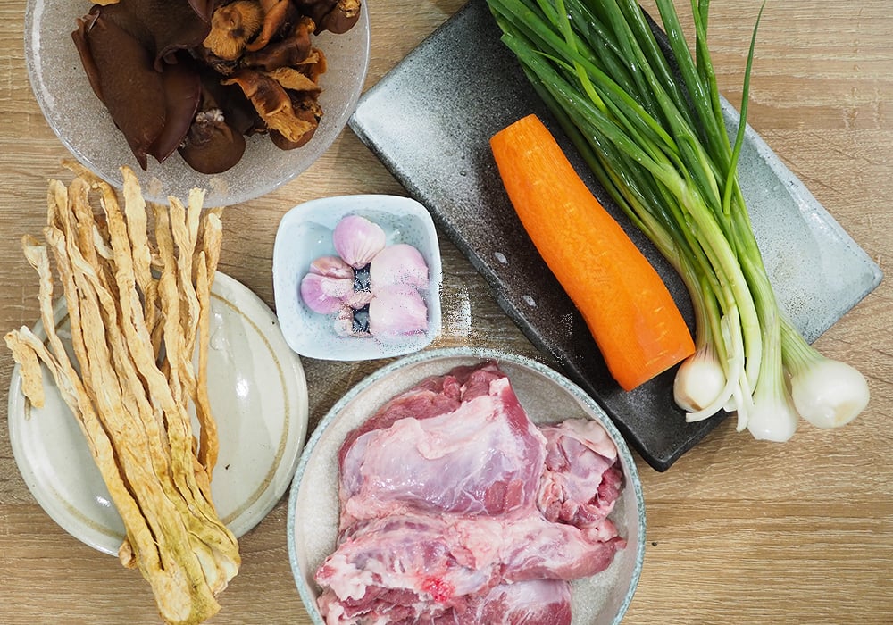 Nguyên liệu làm thịt kho củ cải muối
