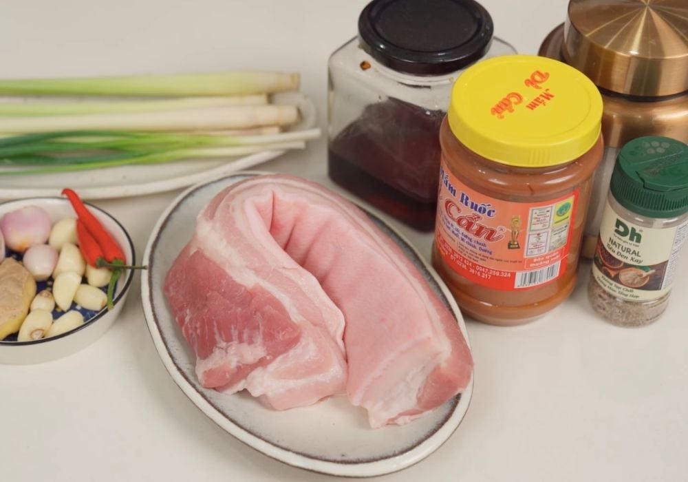 Nguyên liệu làm thịt kho mắm ruốc