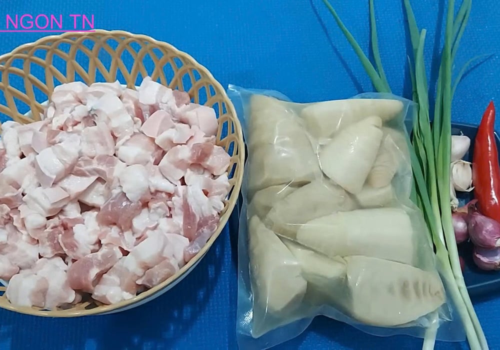 Nguyên liệu làm thị kho măng chua