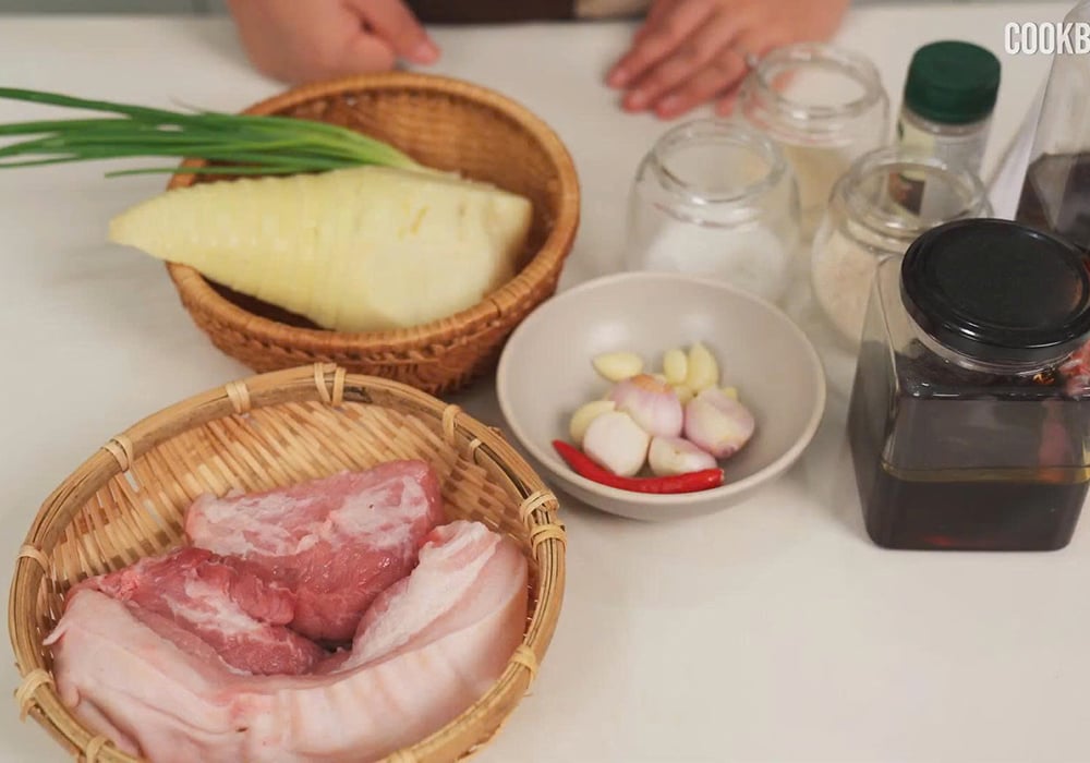 Nguyên liệu làm thịt kho măng chua