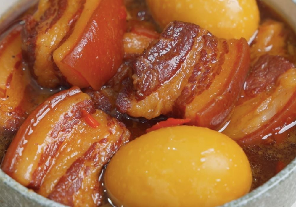 Thịt kho trứng nước dừa