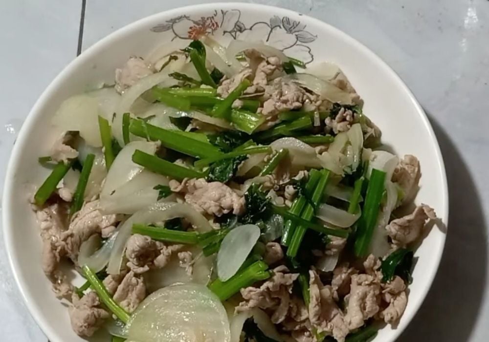 Thịt lợn xào hành tây, cần tây