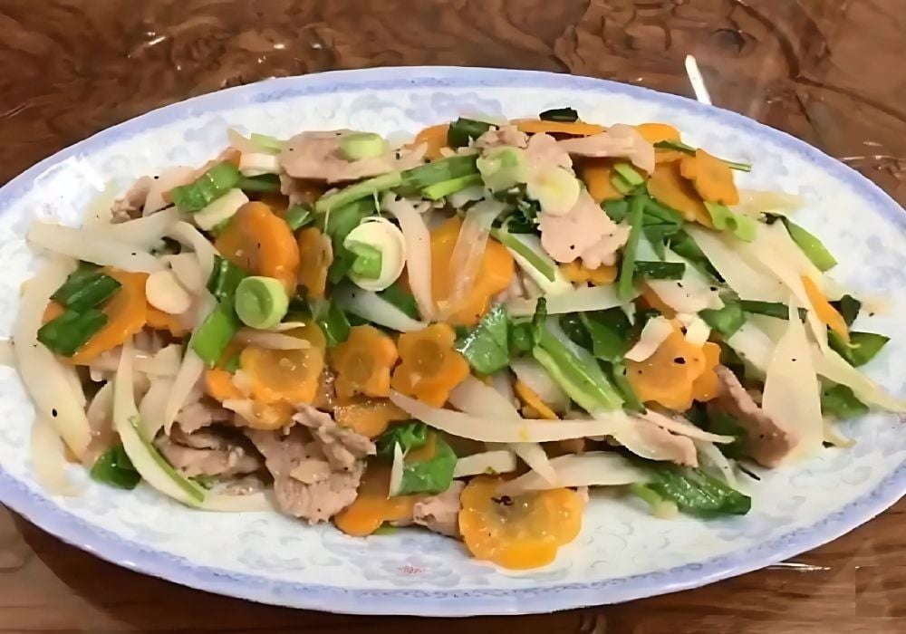 Thịt xào hành tây, cà rốt