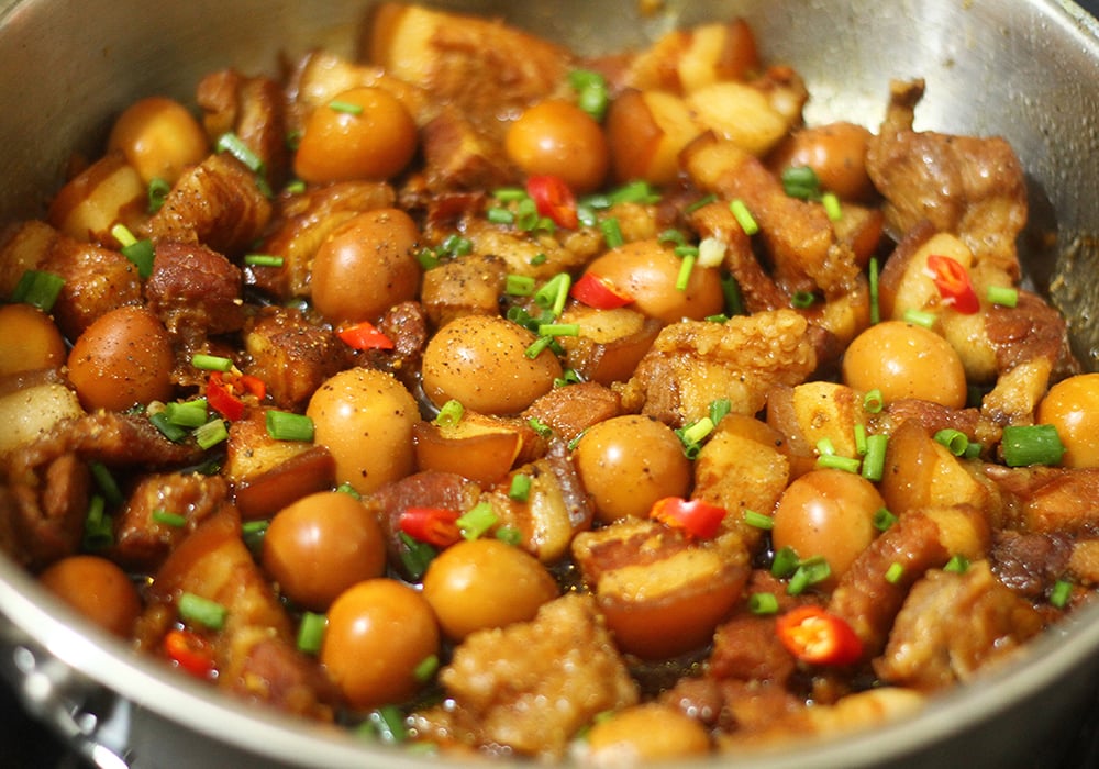 Thịt kho trứng cút