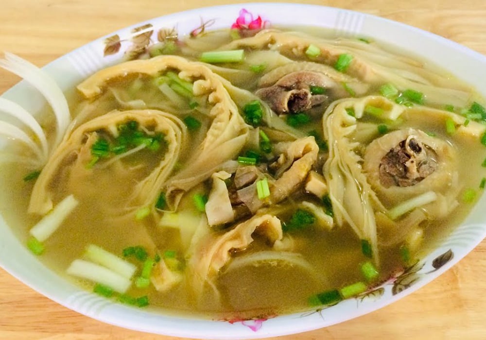 Canh gà nấu măng