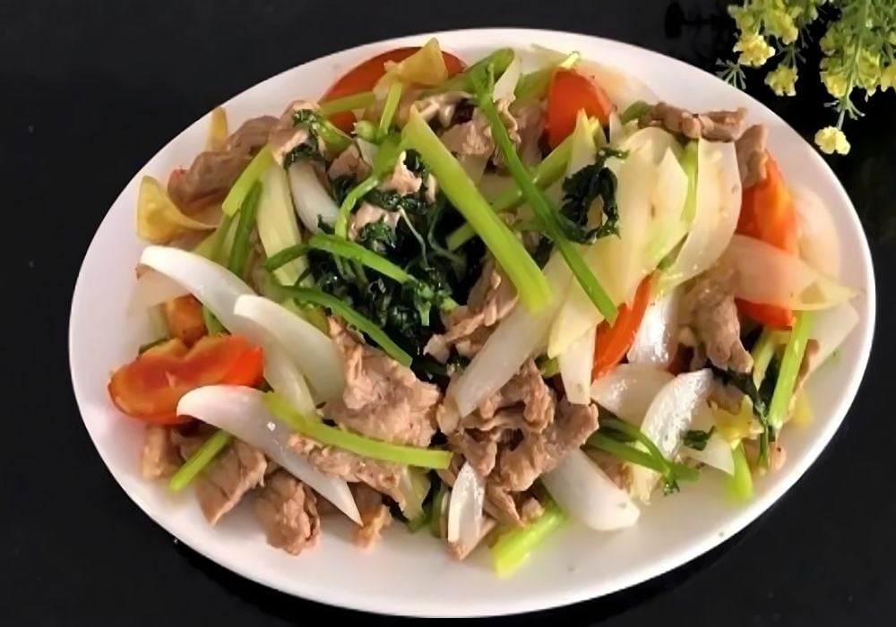 Thịt lợn xào cần tây