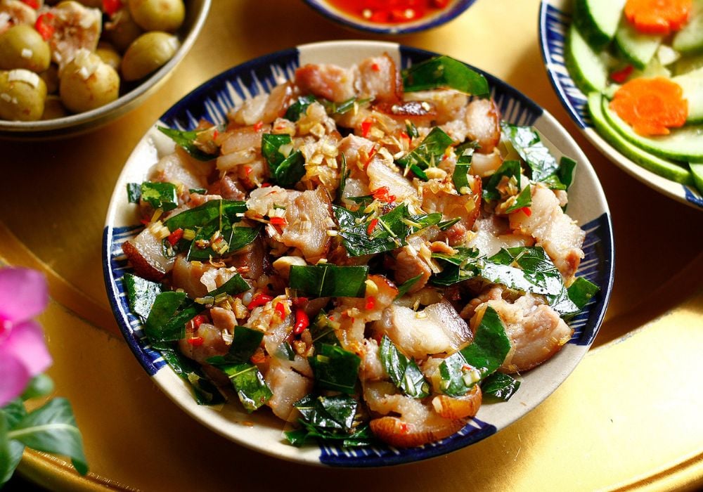 Thịt lợn xào lá mắc mật