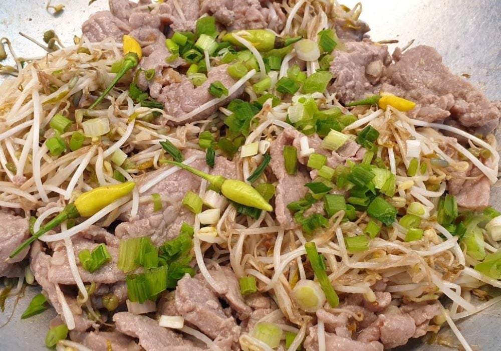 Thịt lợn xào giá đỗ