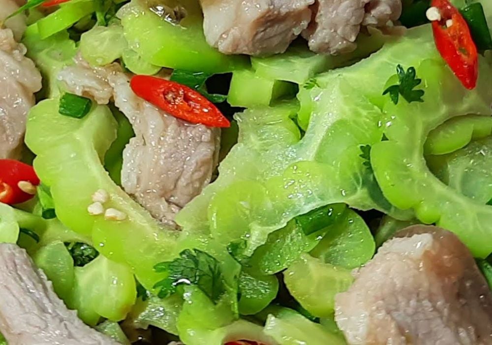 Thịt lợn xào mướp đắng