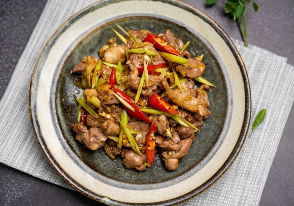 Thịt lợn xào sả ớt