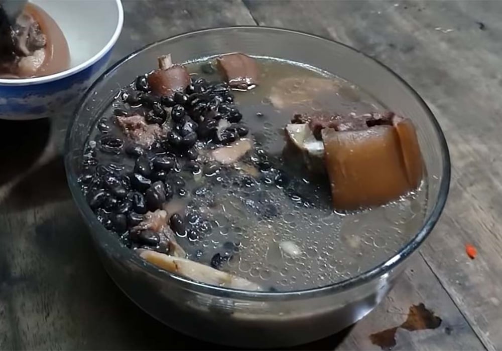 Xương bò hầm đỗ đen
