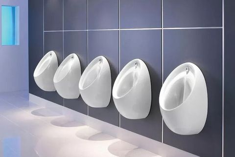 Lợi ích và hạn chế của việc lắp bồn tiểu nam trong nhà vệ sinh