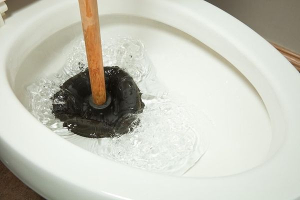 Bồn Cầu Không Xả Nước Đúng Cách – Nguyên Nhân & Cách Khắc Phục Hiệu Quả Bùi Minh