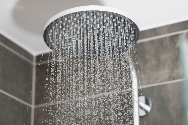 Vòi Sen Bị Nghẹt: Nguyên Nhân & Cách Xử Lý Hiệu Quả Tại Nhà - Bùi Minh