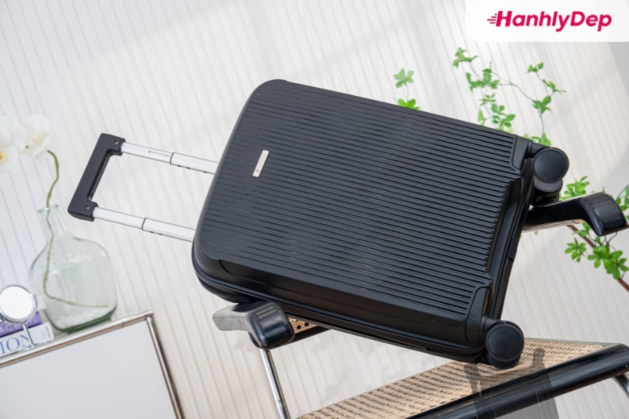 Vali Nhựa Hay Vali Vải? Lựa Chọn Vali Phù Hợp Cho Mọi Chuyến Đi
