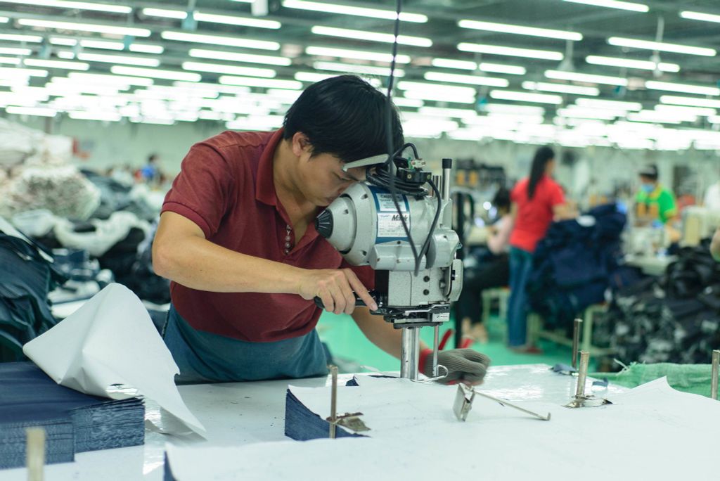 Hình ảnh công nhân tại nhà máy Dệt Phong Phú