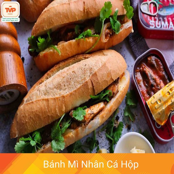 Bánh mì nhân cá hộp