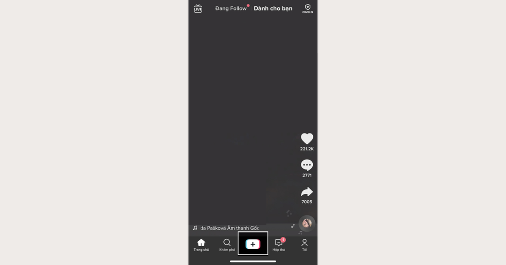 Chi tiết cách livestream trên TikTok nhiều người xem - Bước 1 Mở ứng dụng TikTok và nhấn vào biểu tượng dấu cộng (+)