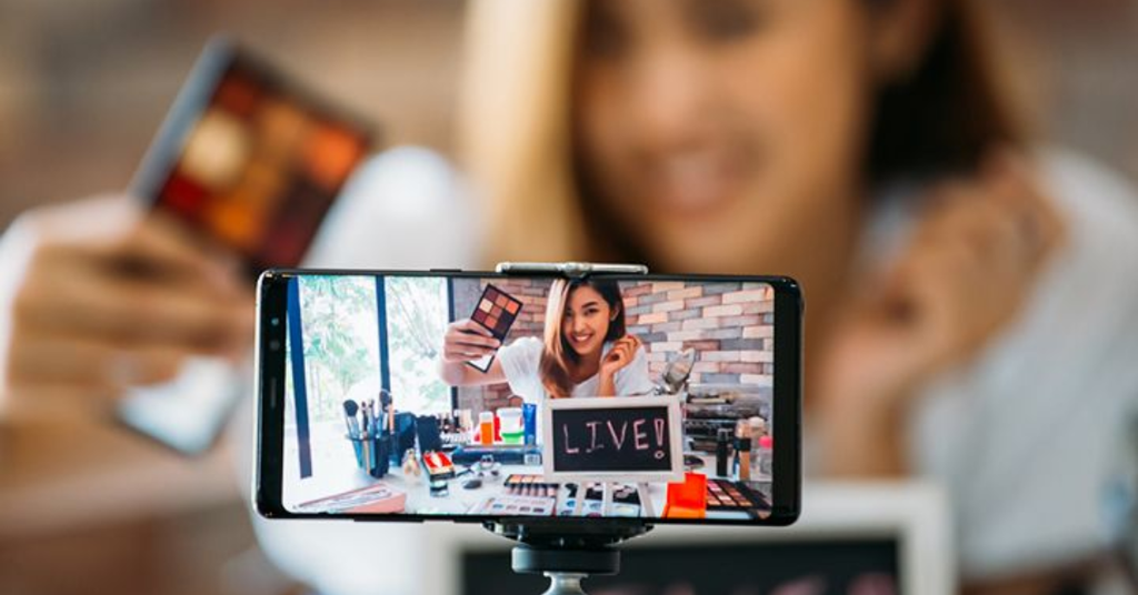 Social Commerce là gì Bí kíp chốt đơn thần tốc trên mạng xã hội - Livesteam bán hàng