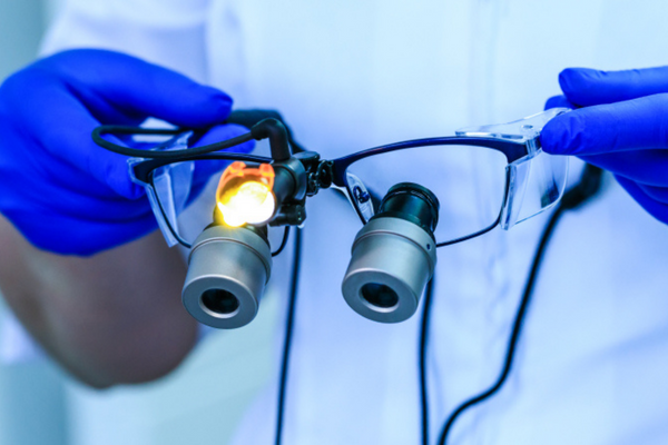 10 yếu tố quan trọng trong chọn kính phóng đại nha khoa phù hợp cho bác sĩ