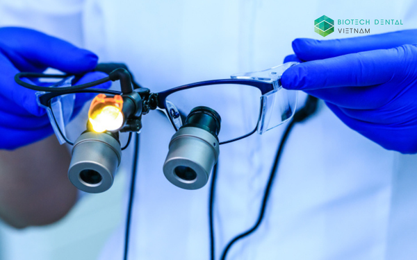 10 yếu tố quan trọng trong chọn kính phóng đại nha khoa phù hợp cho bác sĩ